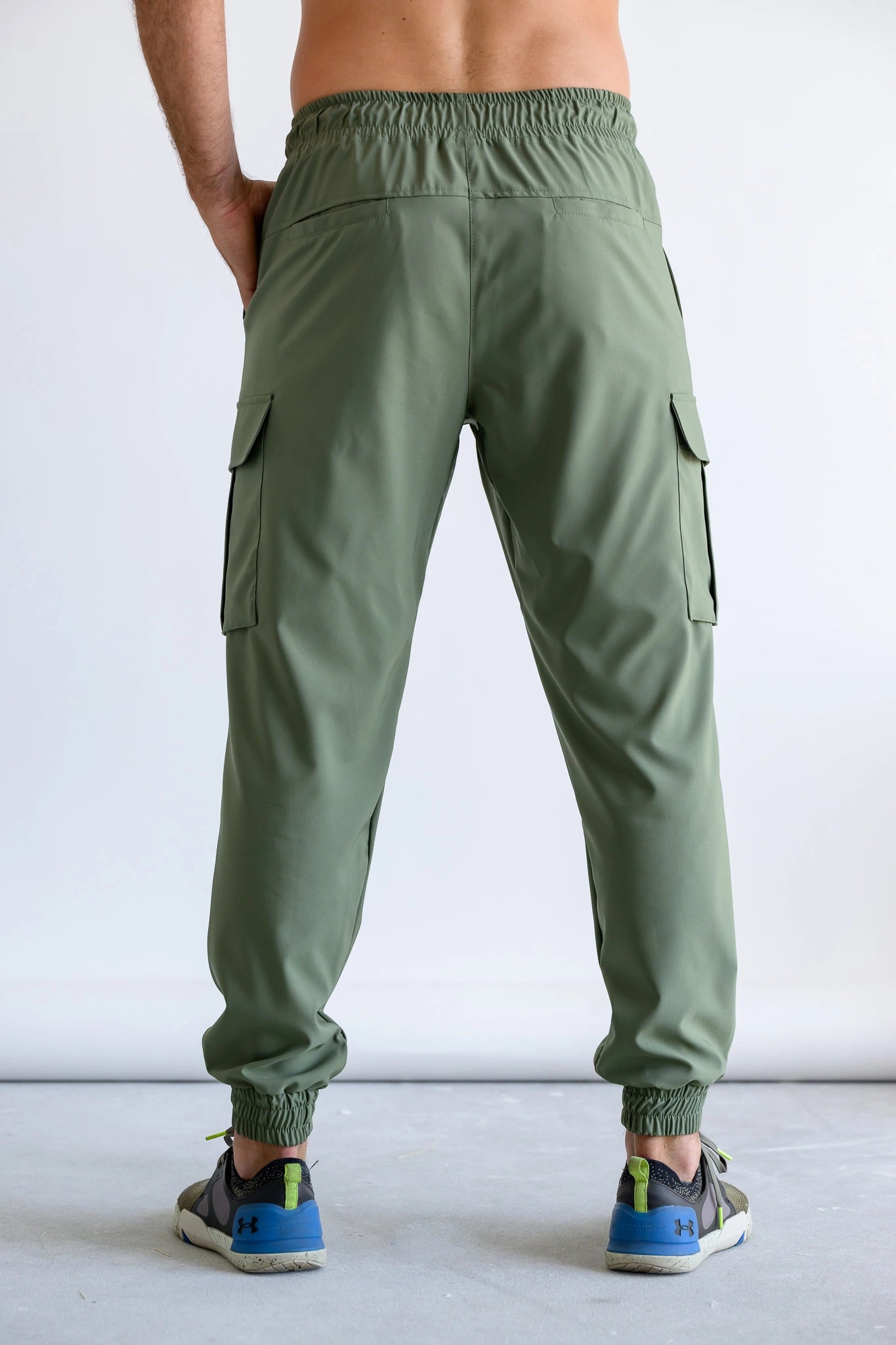spodnie medyczne cago z kieszeniami w kolorze khaki