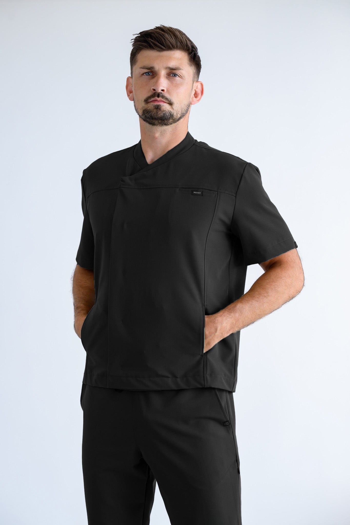 bluza medyczna męska czarna zapinana z boku na napy