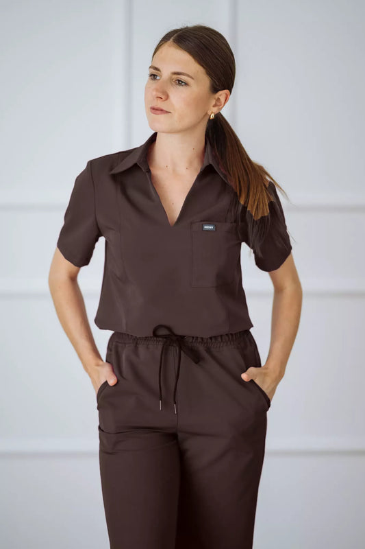 Brązowa bluzka medyczna polo NICEA w odcieniu walnut