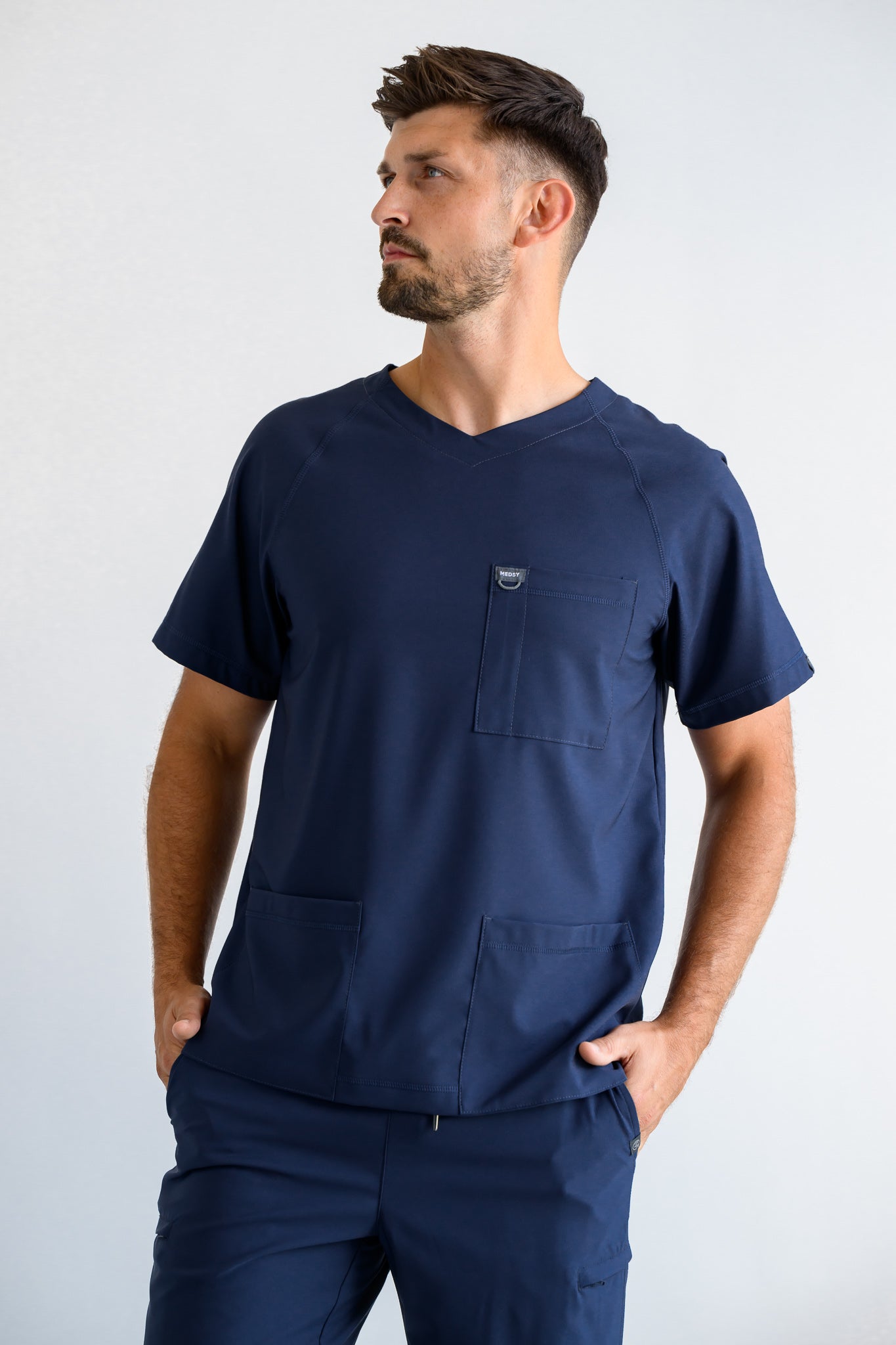 bluza medyczna męska z kieseniami na magnez w kolorze granatowym
