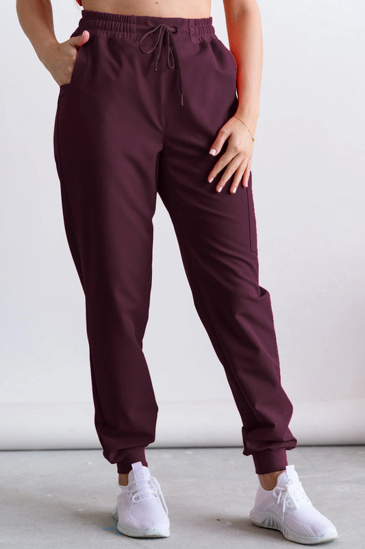 Joggery medyczne damskie ALURA w kolorze sangria ze ściągaczami i troczkiem